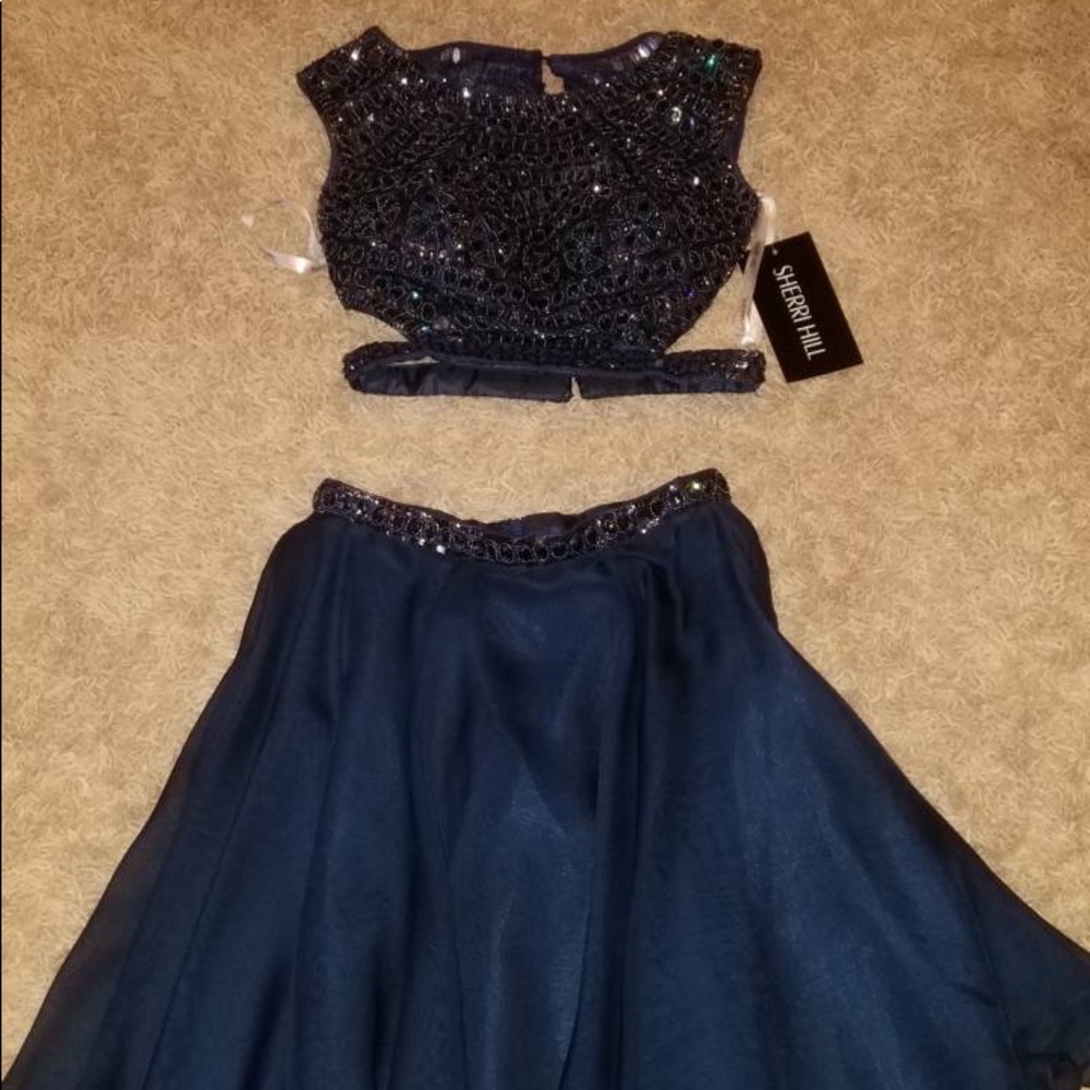SHERRI HILL DRESS NEVER WORN